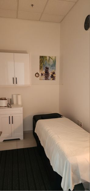 Cozy rest and recovery room with a single treatment bed